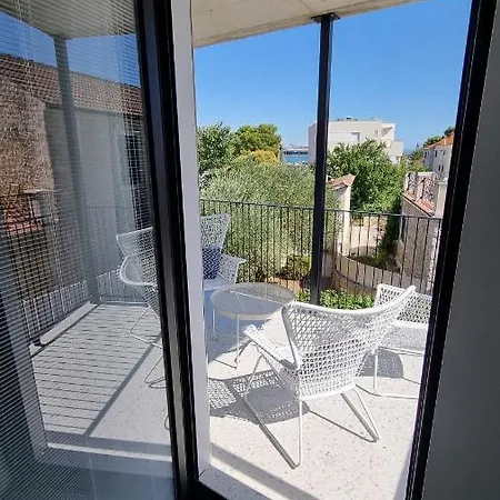 Delta House - Alfa * Ζαντάρ